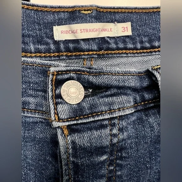 Levis Ribcage Straight Ankle Jeans - Picture 7 of 9